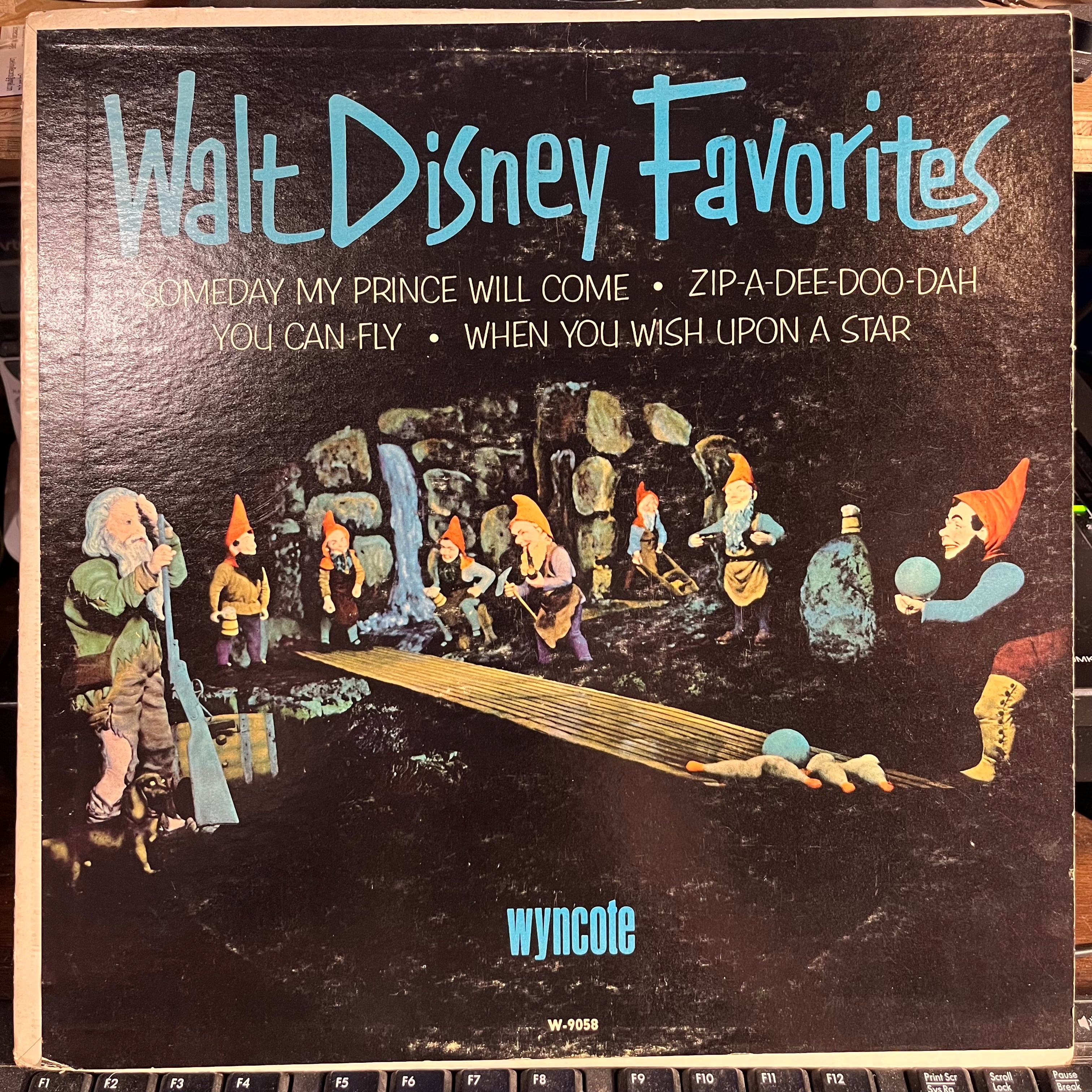 Walt Disney Favorites (VINYL LP) | Very Good Plus (VG+) Very Good Plus (VG+) Get Vinyls